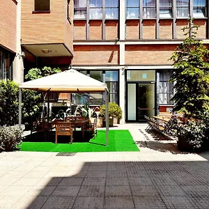 Hostal Mio, Milán