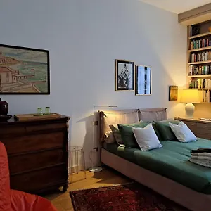 Casa Mari - Free Secure Parking, Breakfast, Private Bathroom, Wifi, Garden, Aircon, 5 Min Walk To Metro And Train Station Milan